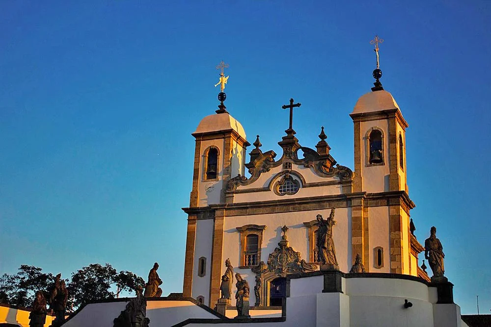 Santuário de Bom Jesus de Matozinhos: conjunto arquitetônico, paisagístico e escultórico.