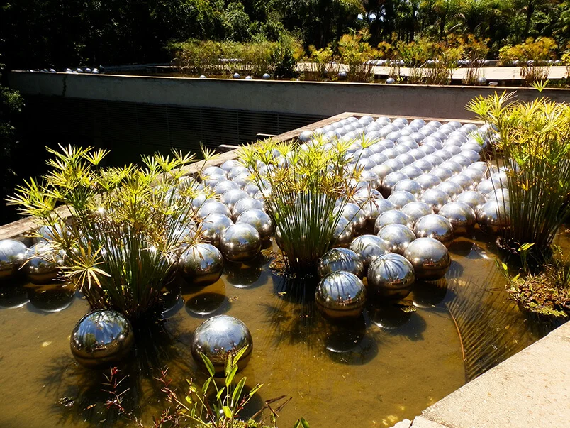 Obra Narcissus Garden, Yayoi Kusama, 2009