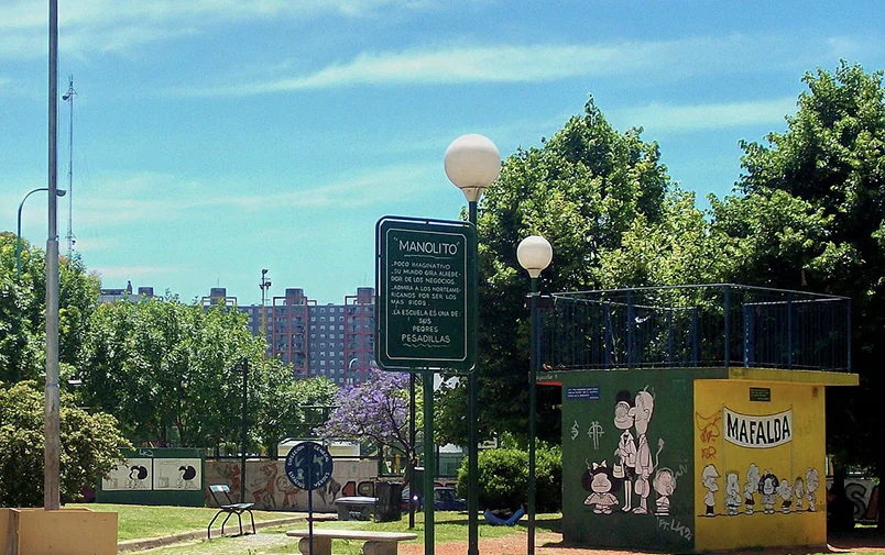 Plaza Mafalda, localizada no bairro de Colegiales, Buenos Aires, Argentina.